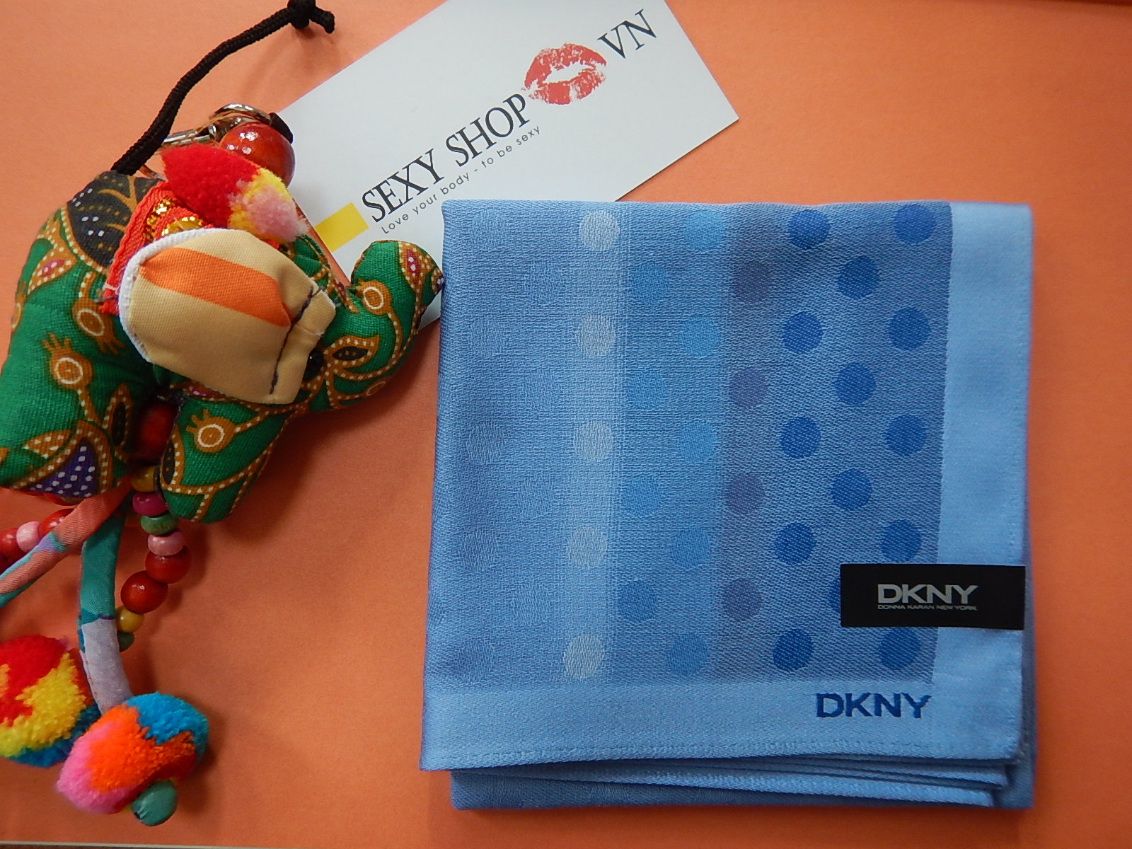 Khăn mùi xoa DKNY 8 rất mềm ko hộp - Ảnh 6