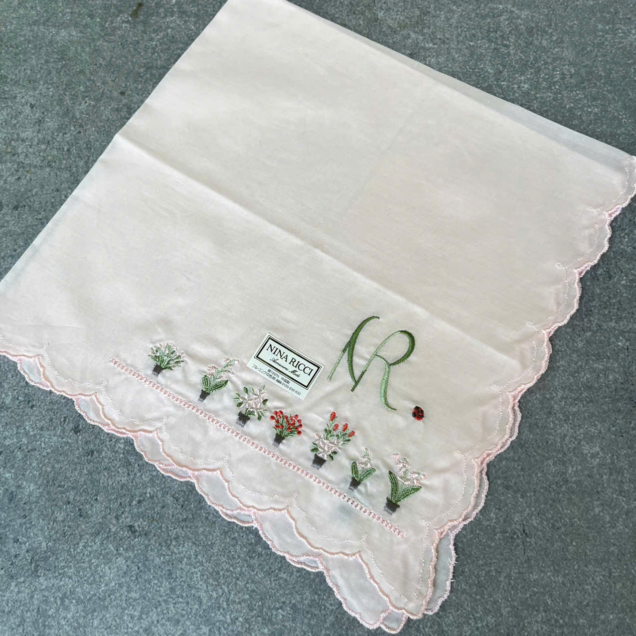 Khăn tay nữ thêu của Nhật. Hãng NINA RICCI . Kích thước 48 x 48 cm. 100% cotton - Ảnh 2
