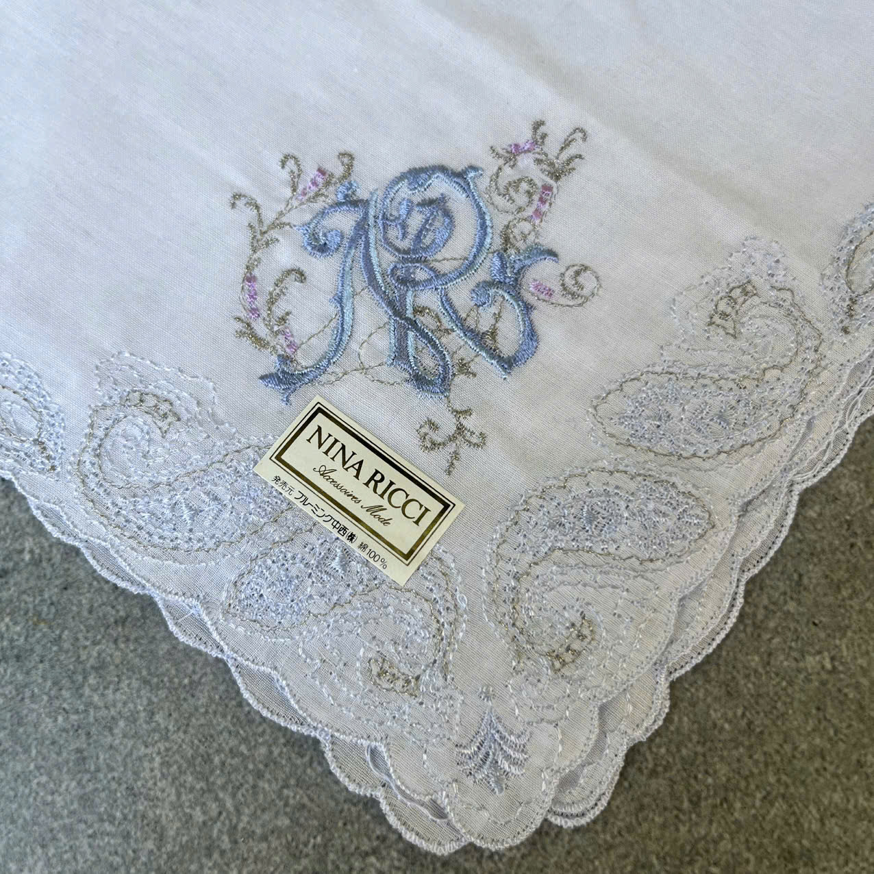 Khăn tay nữ thêu của Nhật. Hãng NINA RICCI . Kích thước 48 x 48 cm. 100% cotton - Ảnh 3