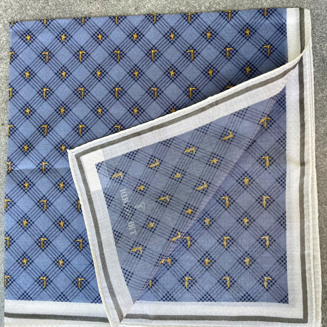 Khăn mùi xoa TRUSSARDI made in Japan 50x50 cm - Ảnh 3