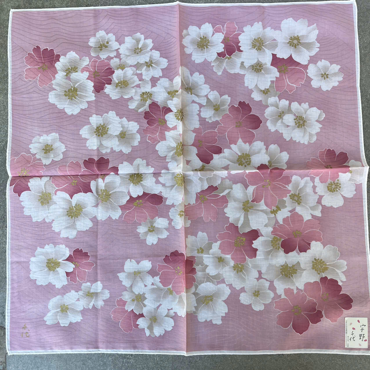 Khăn tay nữ hoa anh đào SAKURA - 50x50cm made in japan - Ảnh 5