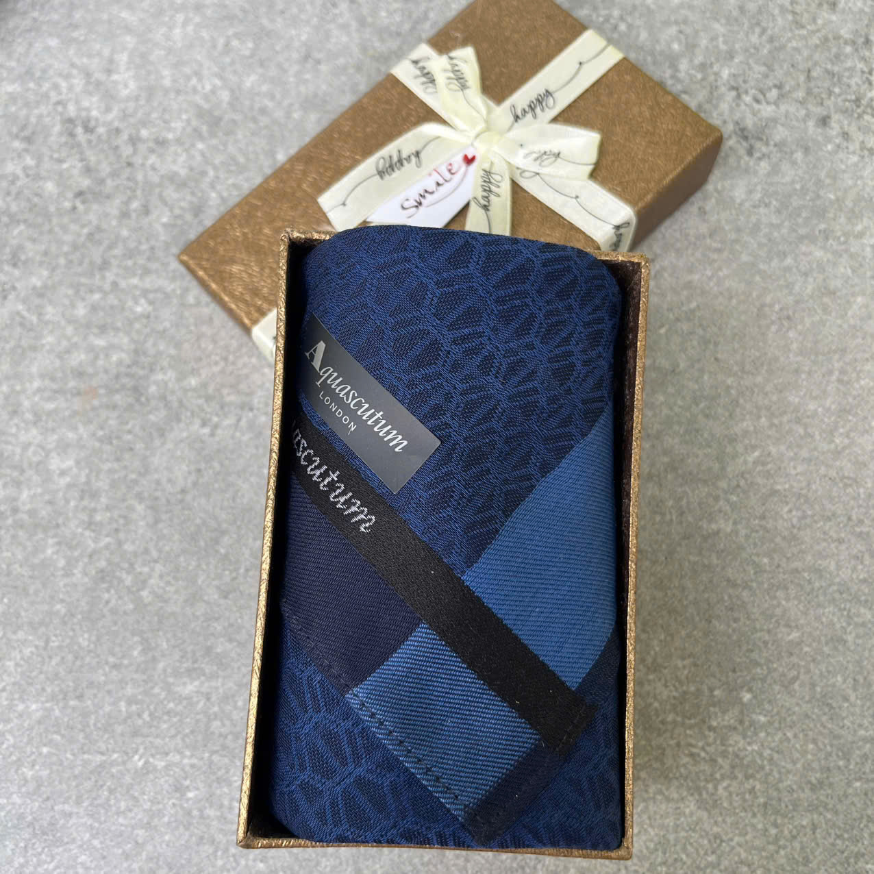 Hộp Khăn mùi xoa Aquascutum- 48x48cm made in Korean navy