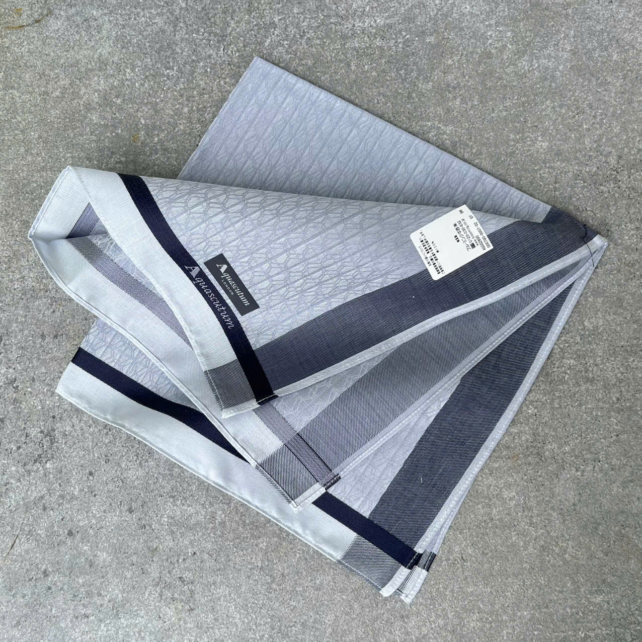 Khăn mùi xoa Aquascutum Easy care - 48x48cm made in Japan