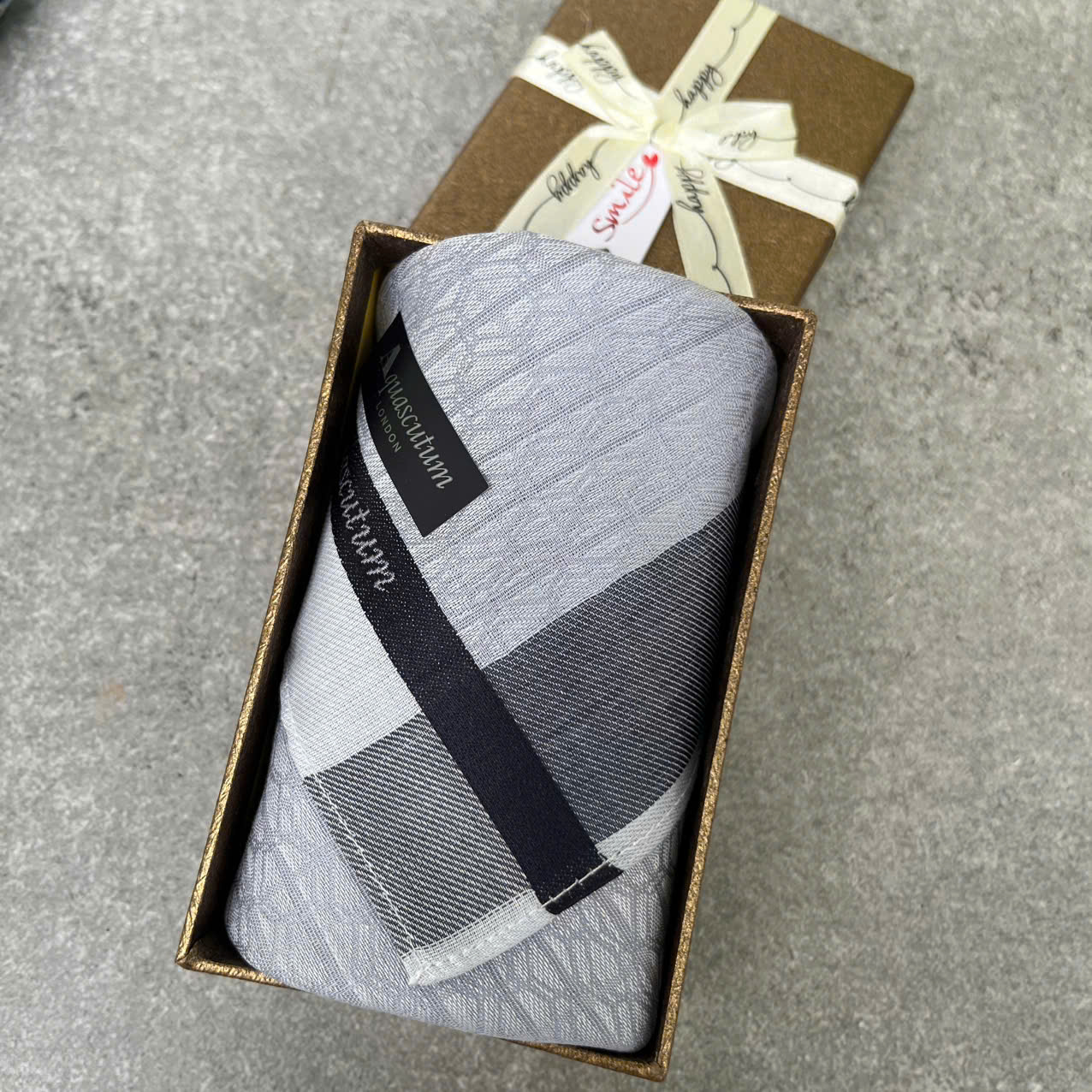 Hộp Khăn mùi xoa Aquascutum- 48x48cm made in Korean