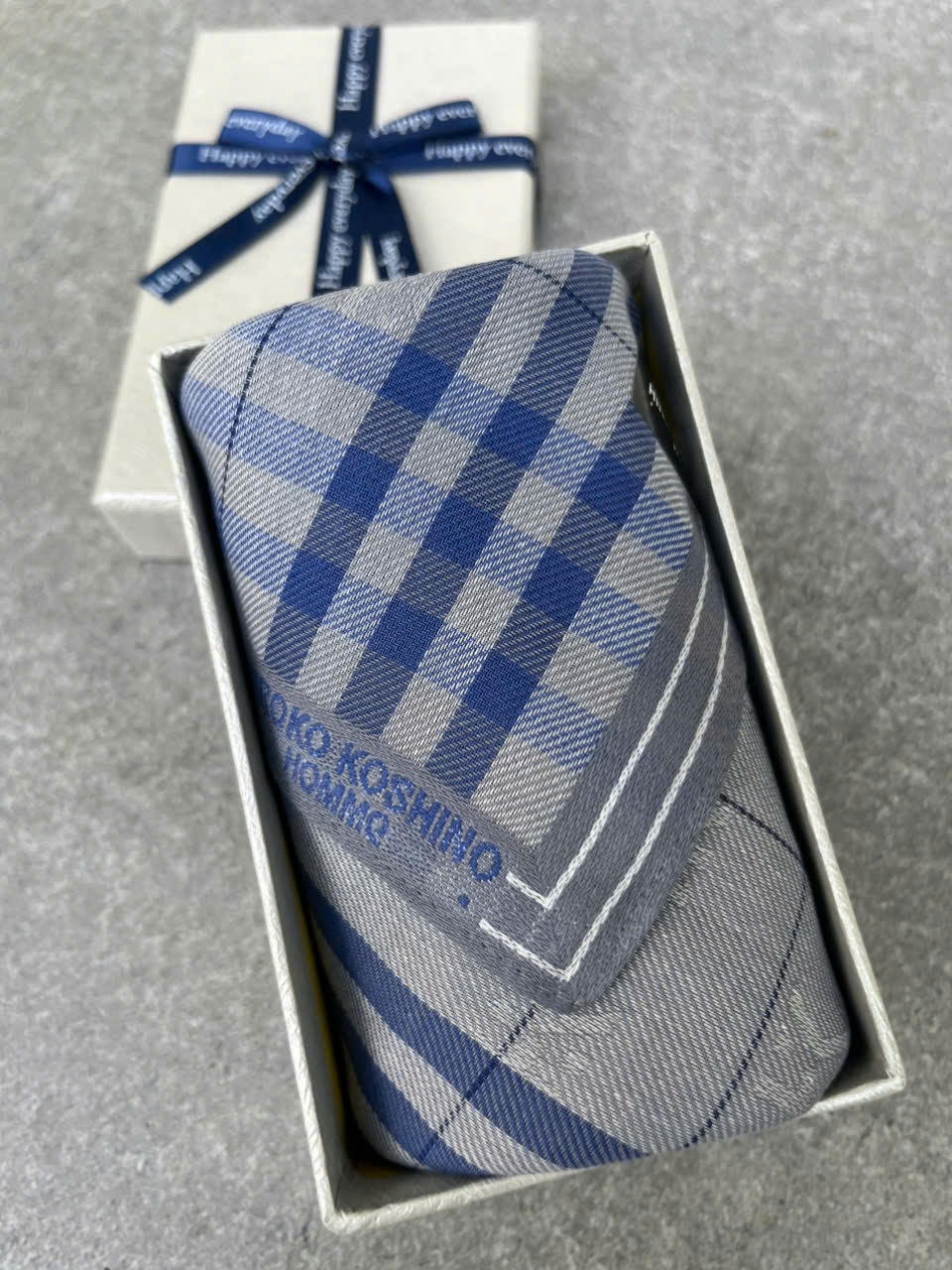Hộp quà tặng 1 khăn tay cao cấp. 48x48cm. 100% cotton